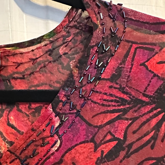 Chico's Vibrant Floral V-Neck sheer Blouse - Red and Black 100% silk - Picture 5 of 9